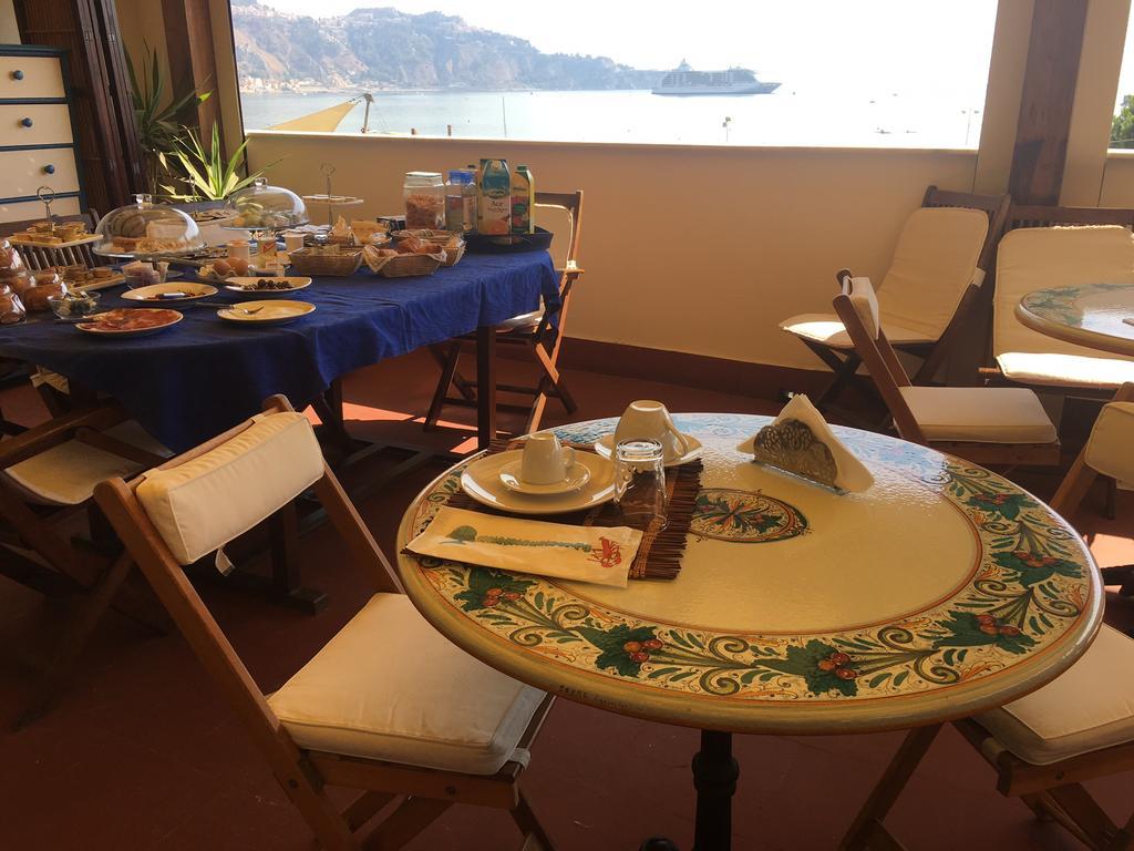 B&B Baia Delle Sirene จีอาร์ดีนี นักซอส ภายนอก รูปภาพ